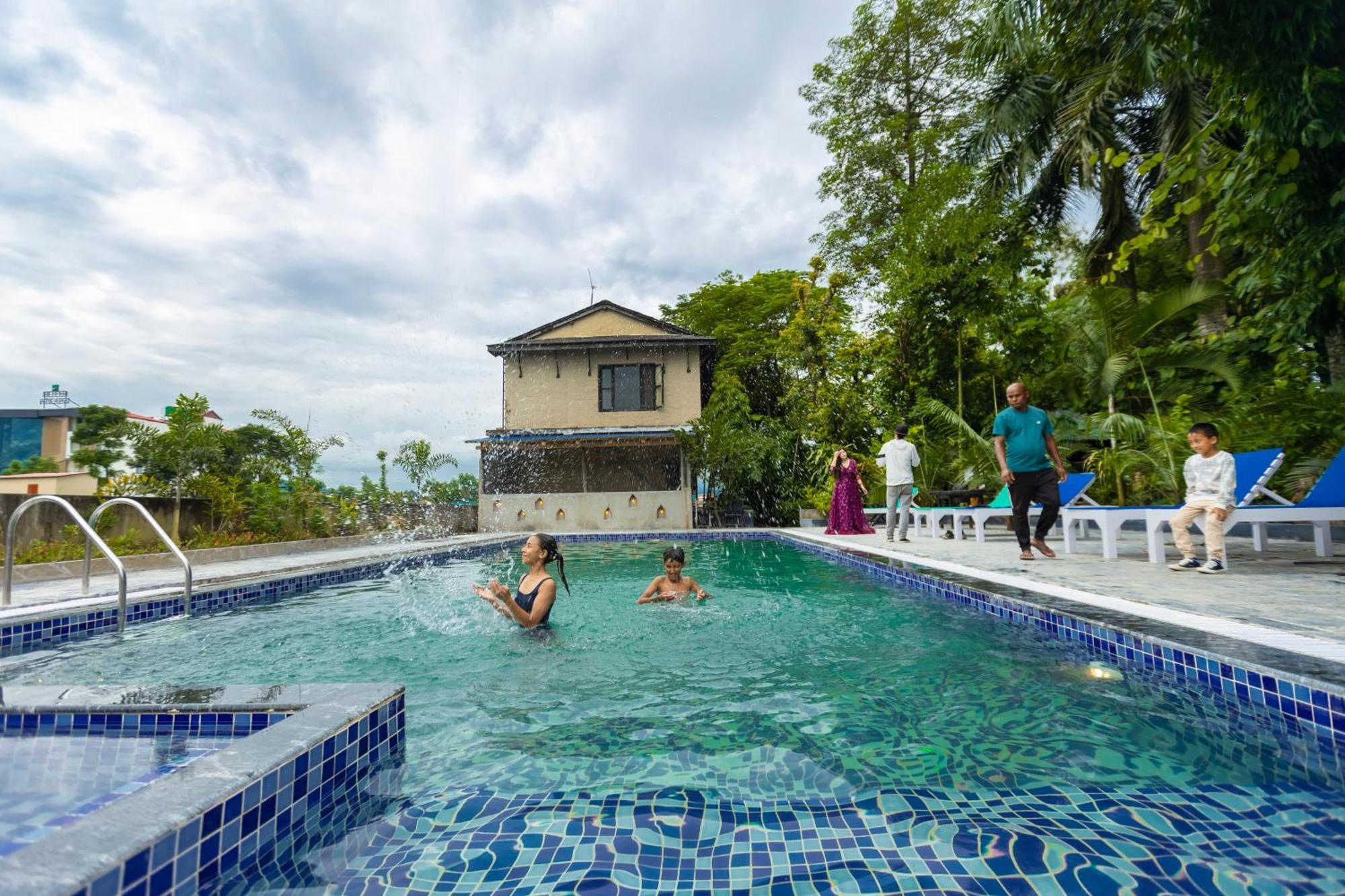 Hotel Parkside & Swimming Pool-Between Greenery And Azure ,Your Perfect Retreat Chitwan Ngoại thất bức ảnh