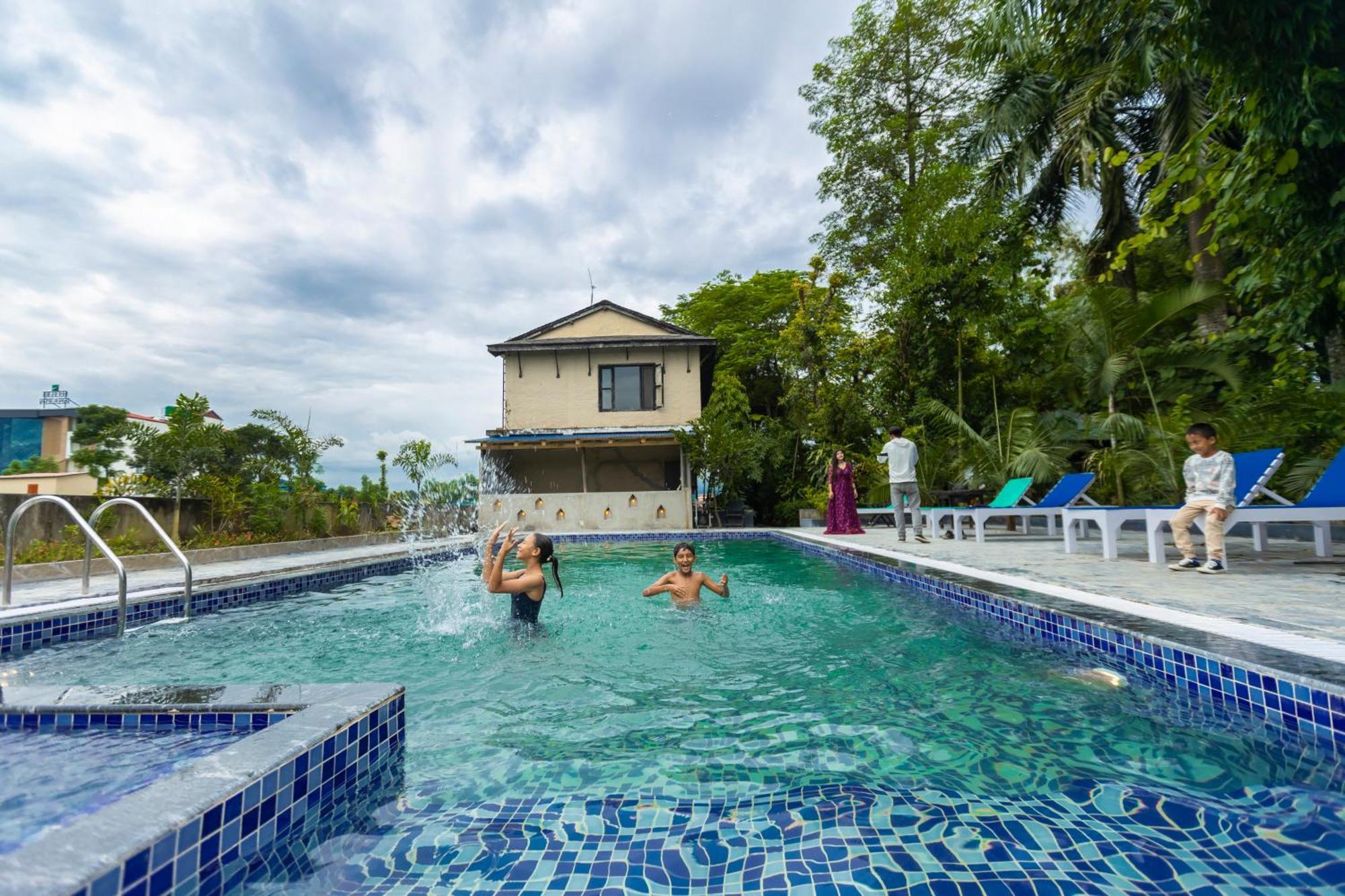 Hotel Parkside & Swimming Pool-Between Greenery And Azure ,Your Perfect Retreat Chitwan Ngoại thất bức ảnh