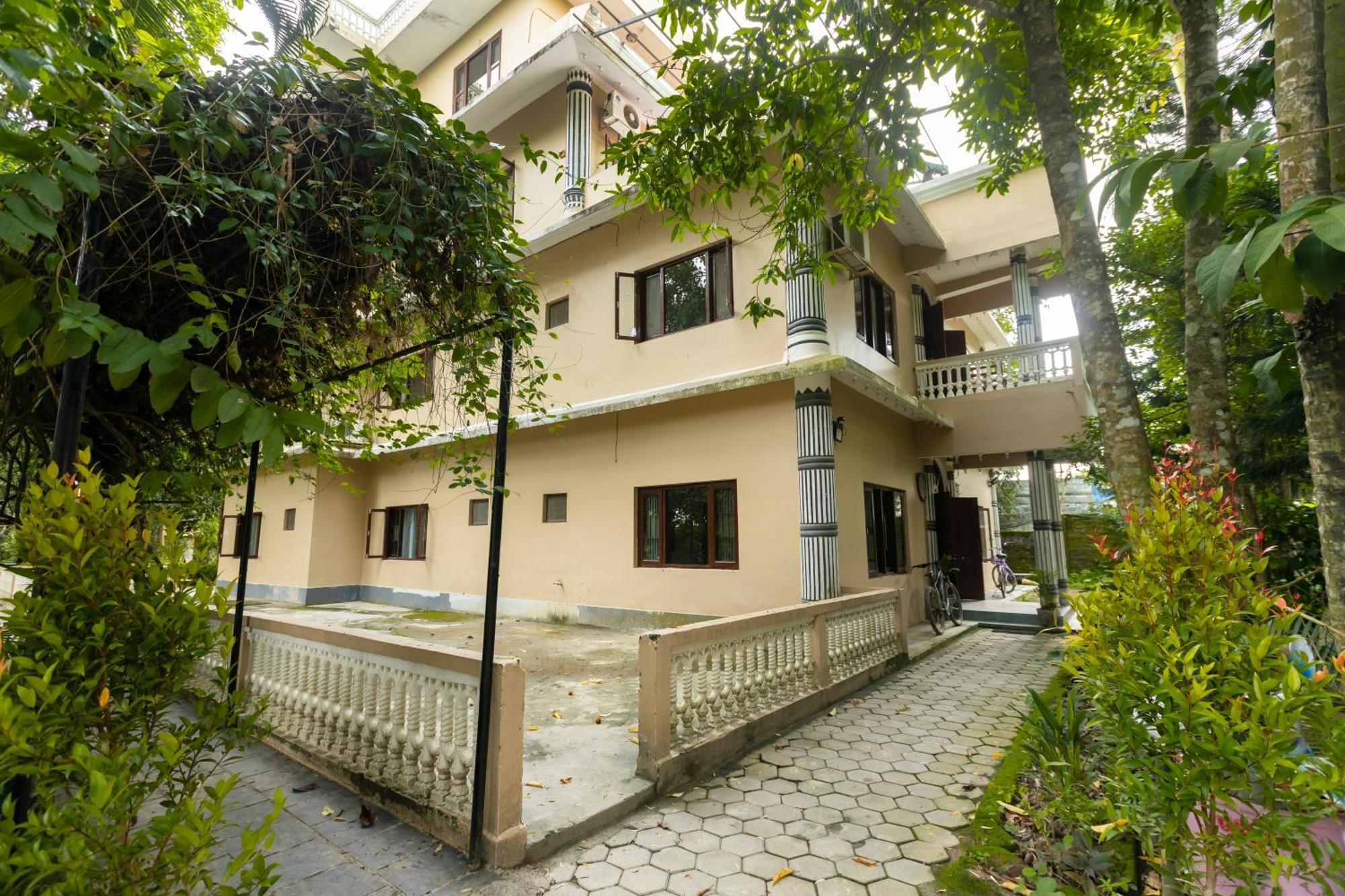 Hotel Parkside & Swimming Pool-Between Greenery And Azure ,Your Perfect Retreat Chitwan Ngoại thất bức ảnh