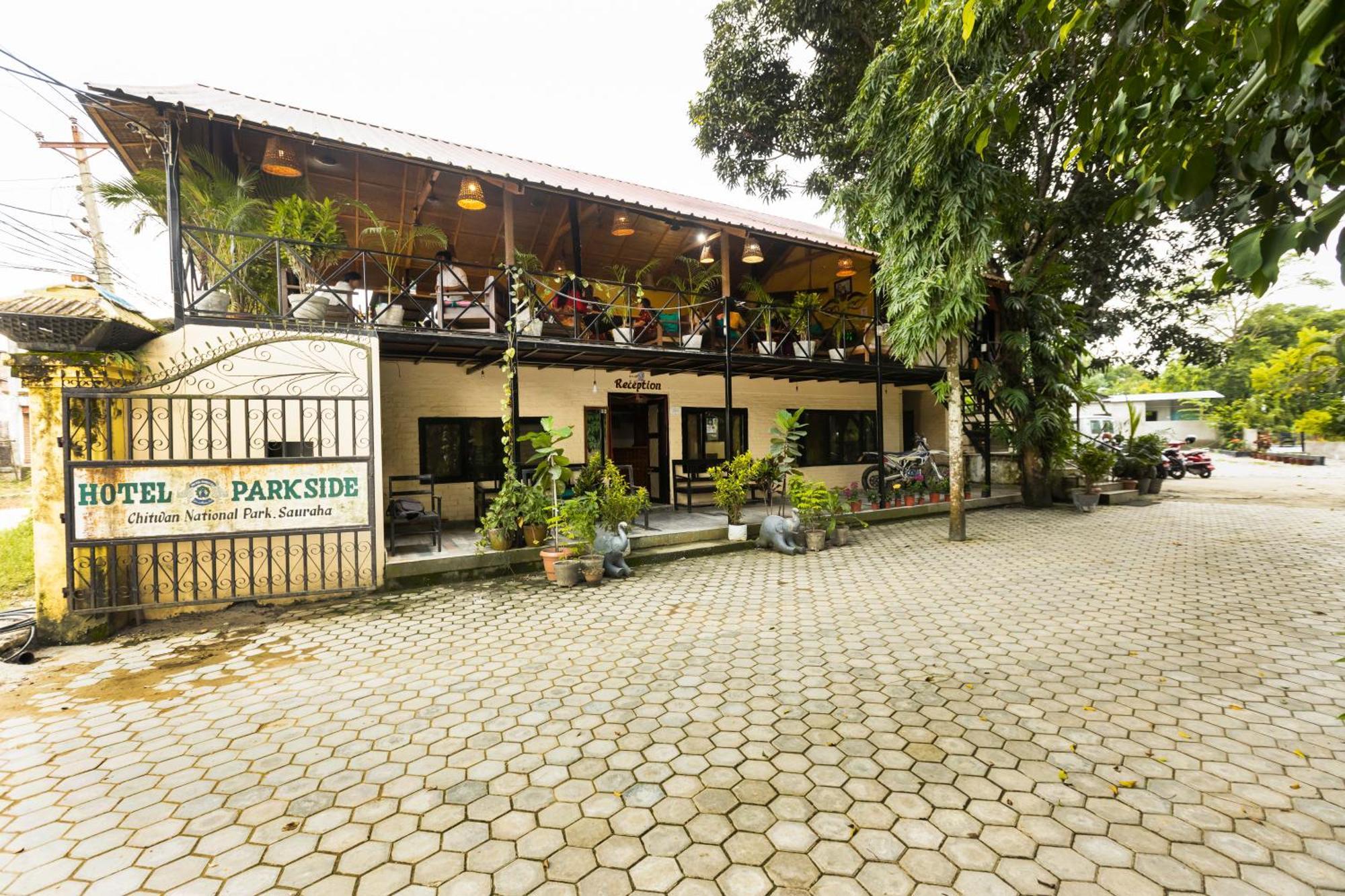 Hotel Parkside & Swimming Pool-Between Greenery And Azure ,Your Perfect Retreat Chitwan Ngoại thất bức ảnh