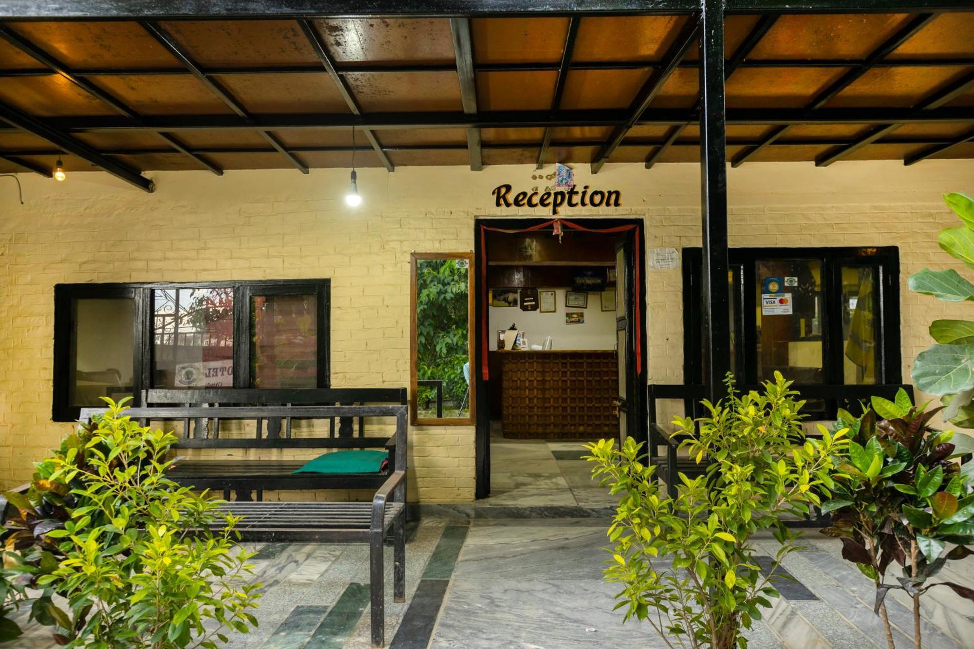 Hotel Parkside & Swimming Pool-Between Greenery And Azure ,Your Perfect Retreat Chitwan Ngoại thất bức ảnh