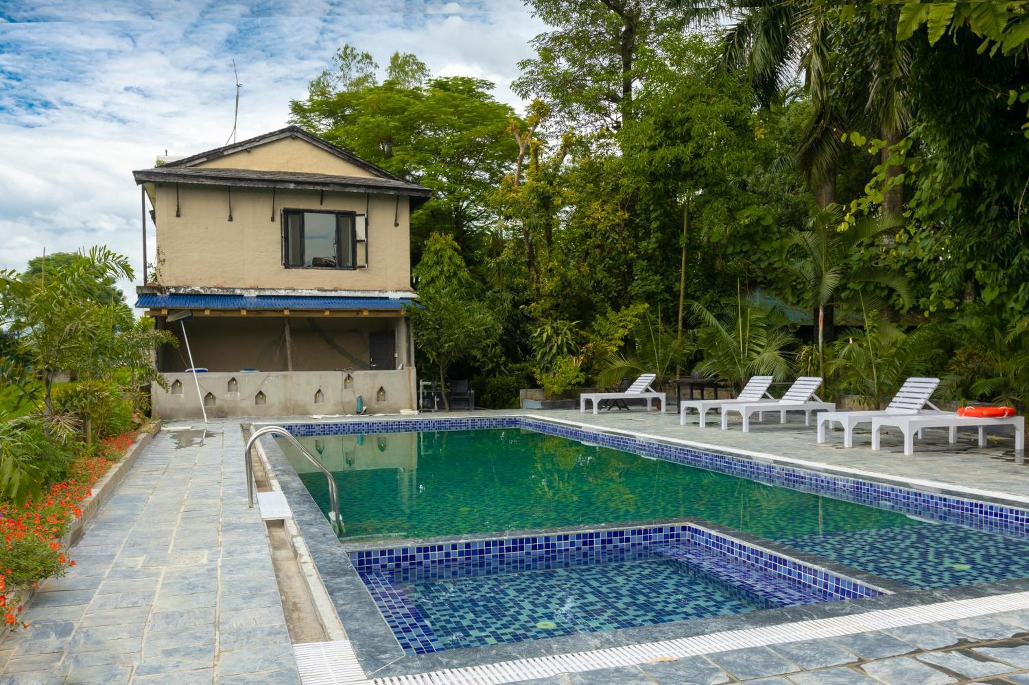 Hotel Parkside & Swimming Pool-Between Greenery And Azure ,Your Perfect Retreat Chitwan Ngoại thất bức ảnh