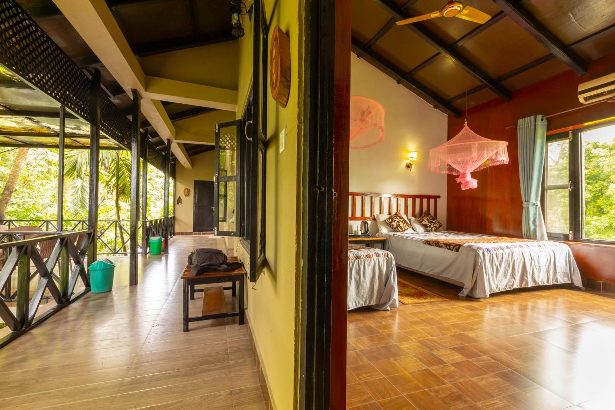 Hotel Parkside & Swimming Pool-Between Greenery And Azure ,Your Perfect Retreat Chitwan Ngoại thất bức ảnh