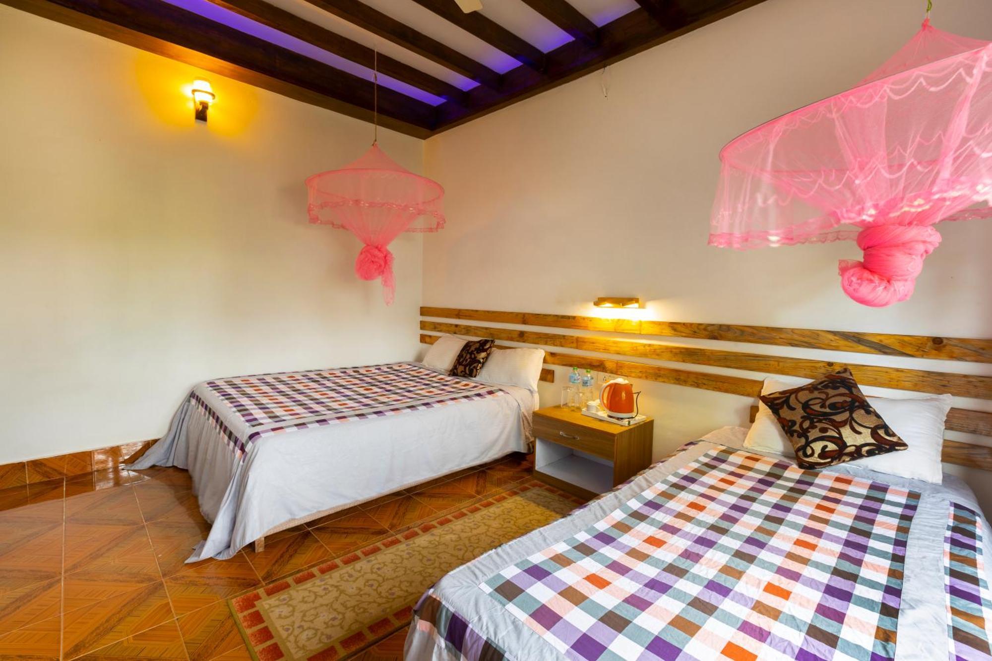 Hotel Parkside & Swimming Pool-Between Greenery And Azure ,Your Perfect Retreat Chitwan Ngoại thất bức ảnh