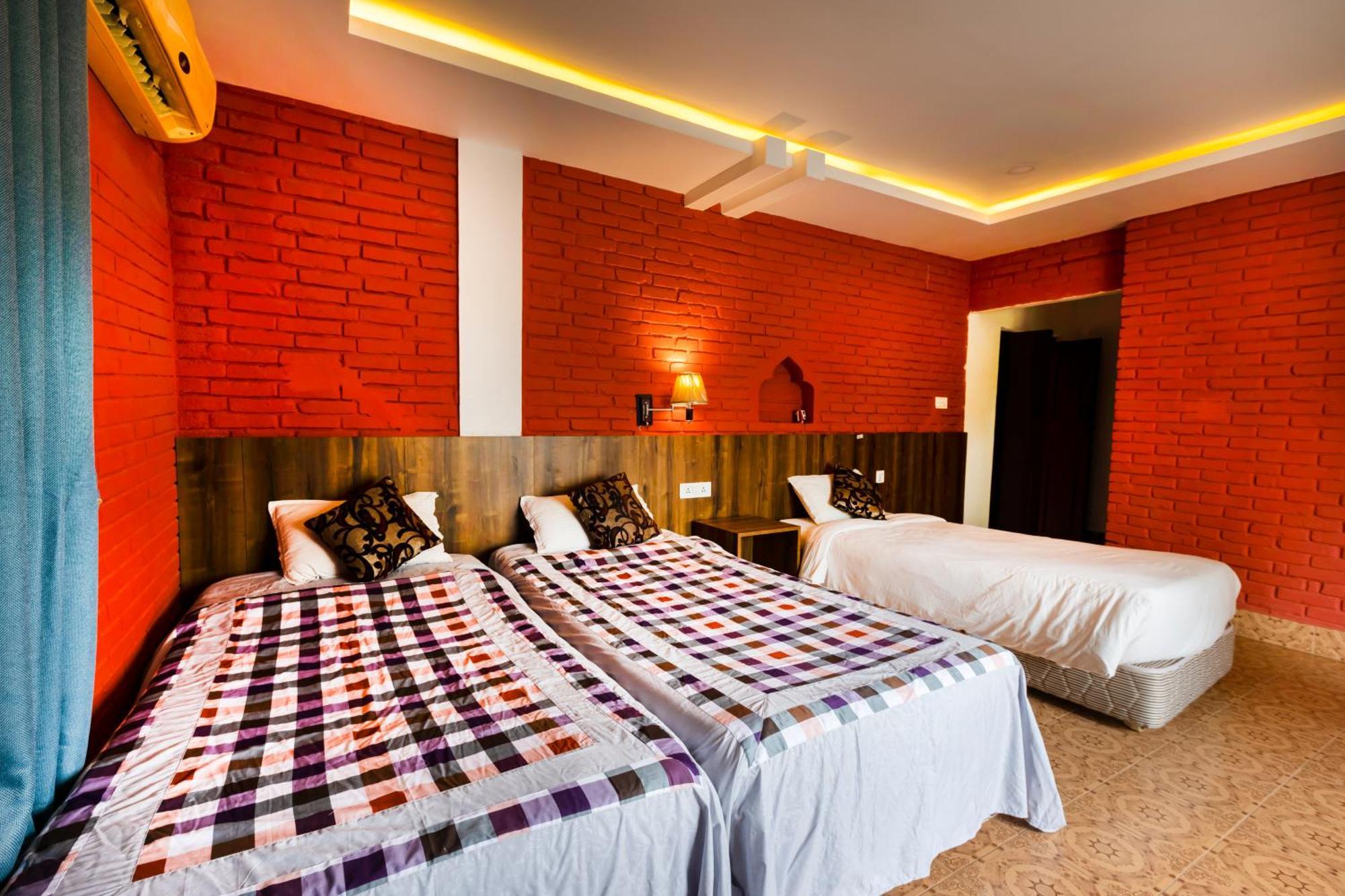 Hotel Parkside & Swimming Pool-Between Greenery And Azure ,Your Perfect Retreat Chitwan Ngoại thất bức ảnh