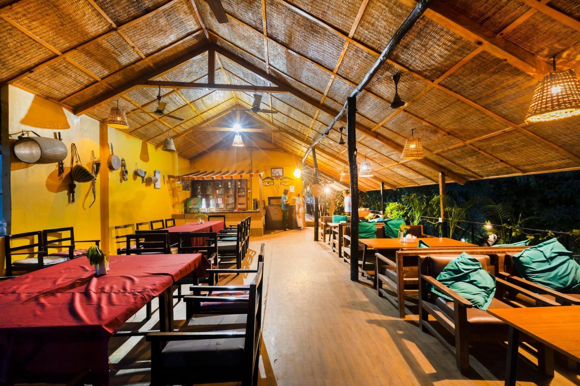 Hotel Parkside & Swimming Pool-Between Greenery And Azure ,Your Perfect Retreat Chitwan Ngoại thất bức ảnh