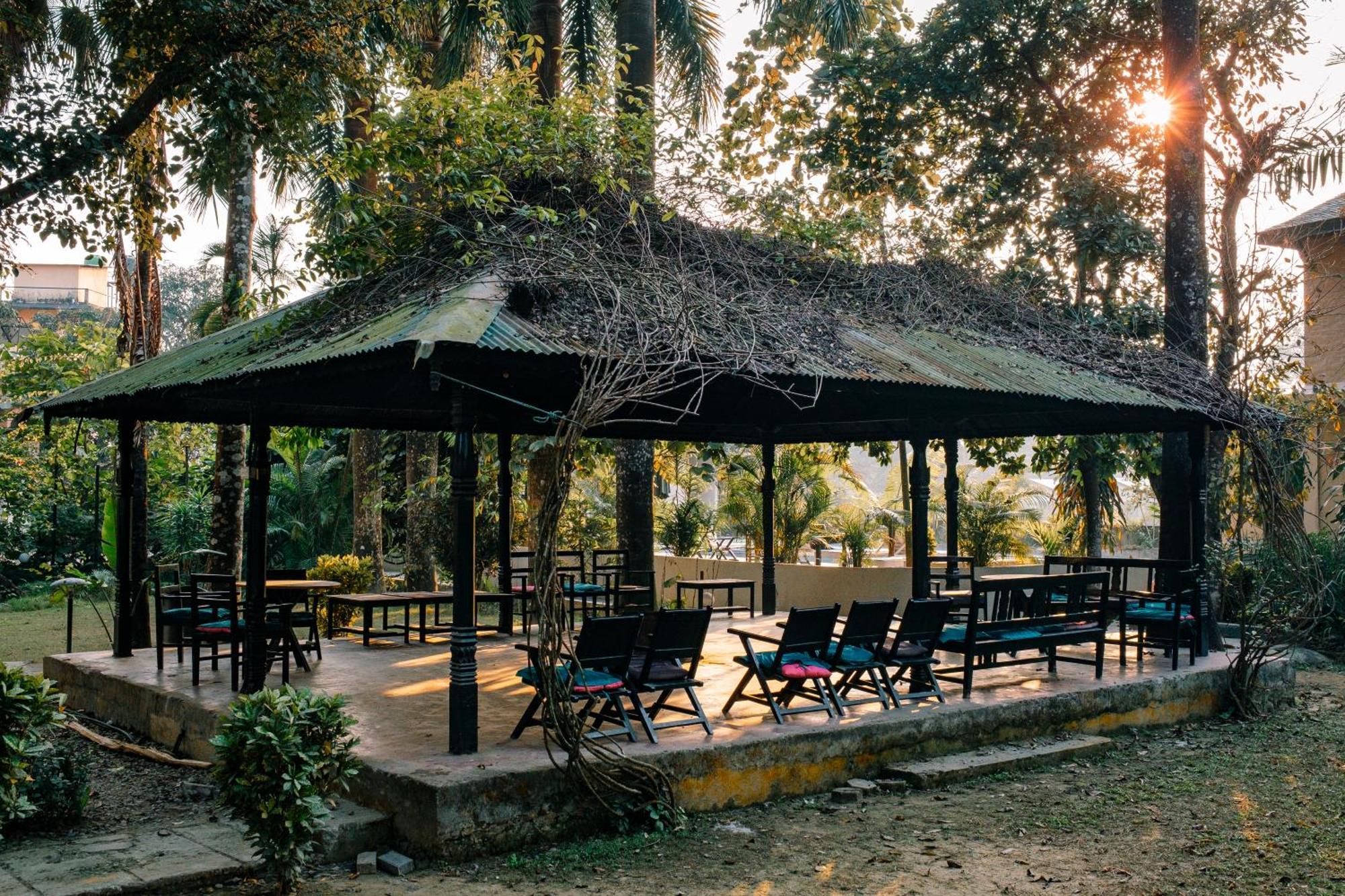 Hotel Parkside & Swimming Pool-Between Greenery And Azure ,Your Perfect Retreat Chitwan Ngoại thất bức ảnh
