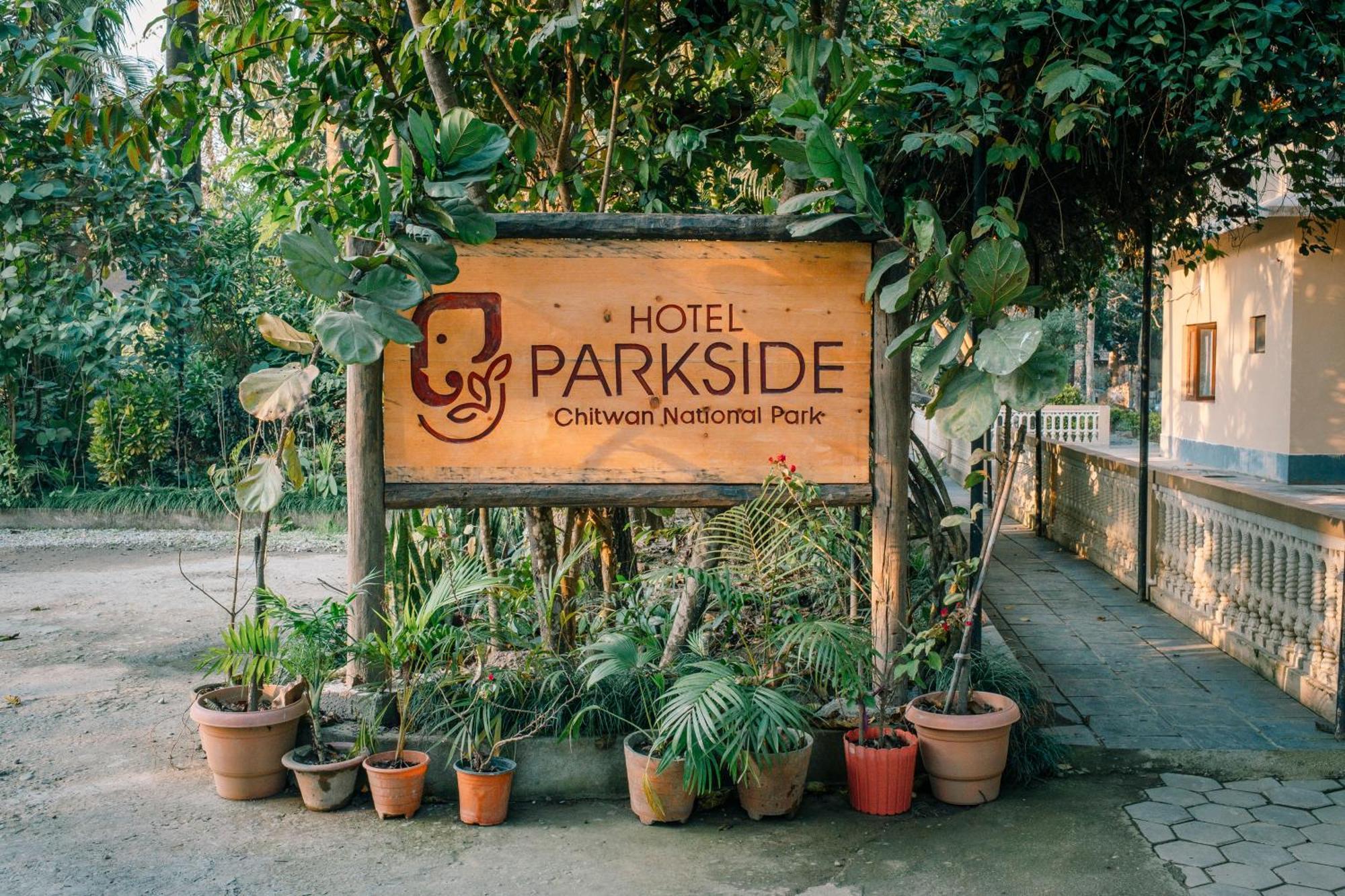 Hotel Parkside & Swimming Pool-Between Greenery And Azure ,Your Perfect Retreat Chitwan Ngoại thất bức ảnh